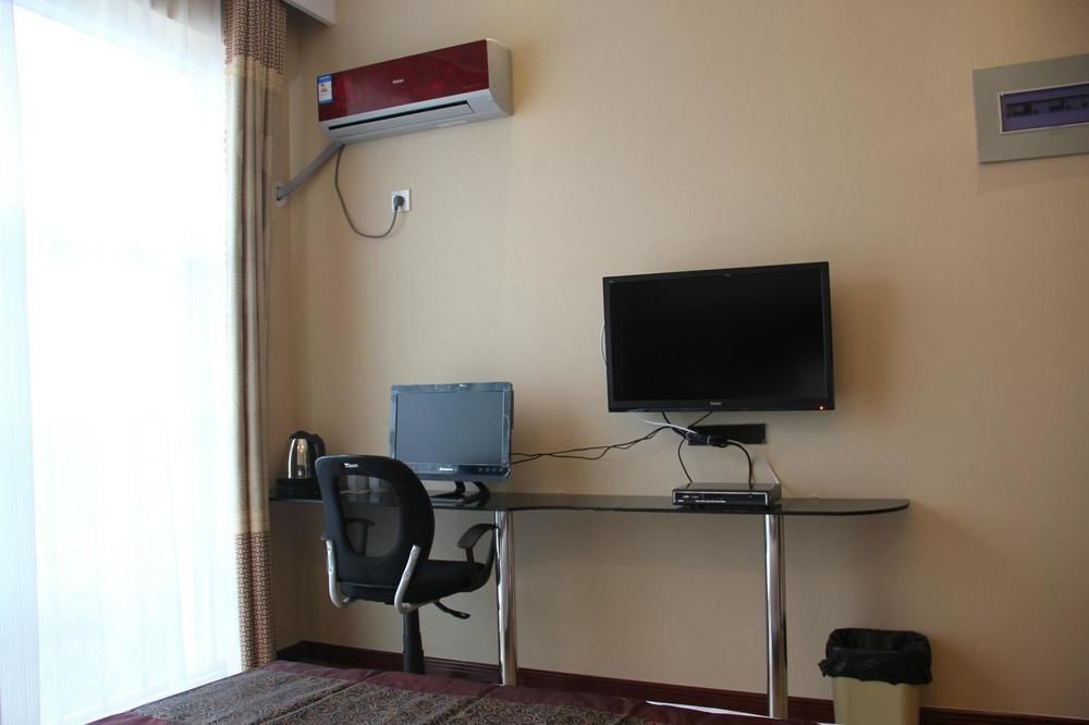 Super 8 Hotel Jinan Exterior foto